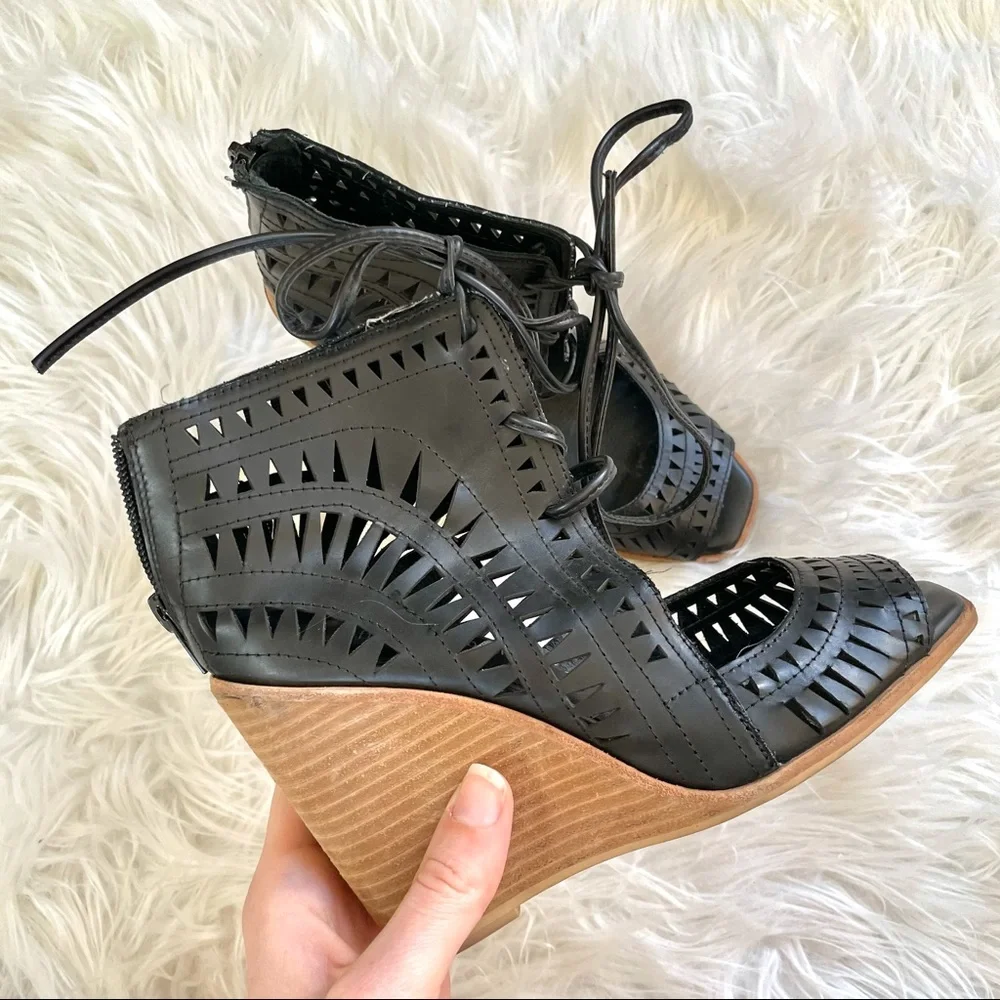 Jeffrey Campbell Black Rodillo Laser Cut Wedges Sz 6.5 - Picture 2 of 11